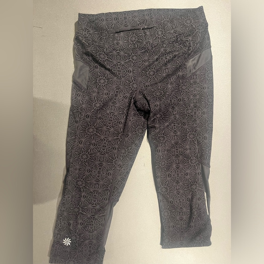 Athleta Black Patterned Capri Leggings